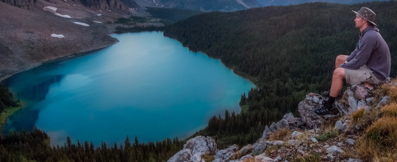 照片由 Unsplash 上的 Kalen Emsley 拍摄