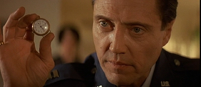 观看《低俗小说》中的昆斯船长场景