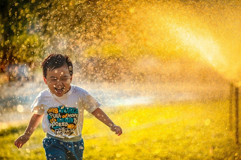Unsplash/@phammi – 每天淋浴很简单,但功效却足够强大。